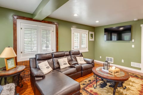 Deck w/ Hot Tub: Ashton 'Cozy Cub Cabin' House in Ashton