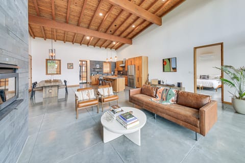 Luxe Mtn-View Escape 5 Mi to Dtwn Priest River! House in Idaho