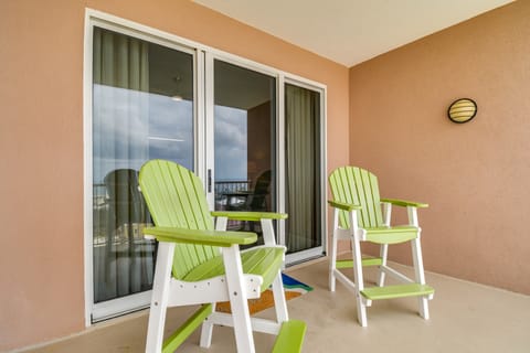 Walk to Beach: Condo w/ Balcony & Resort Perks! Apartment in Alabama