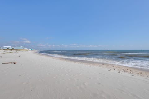 Walk to Beach: Condo w/ Balcony & Resort Perks! Apartment in Alabama
