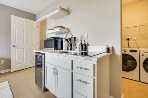 Convenient Studio Stay: Easy Access to Twin Cities Apartment in Blaine