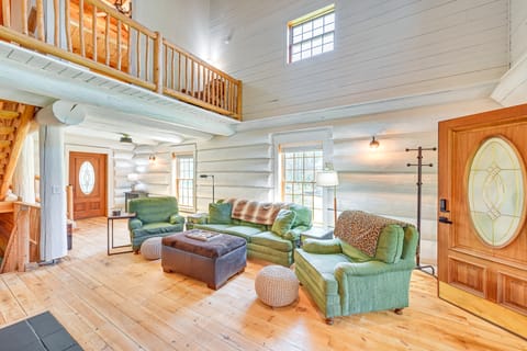 4 Mi to Dtwn: Spacious Family Cabin in Jonesville! House in Ohio