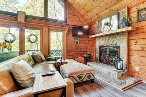 5 Mi to Helen: Hideaway w/ Deck & Grill! House in White County