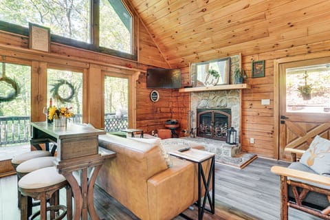 5 Mi to Helen: Hideaway w/ Deck & Grill! House in White County