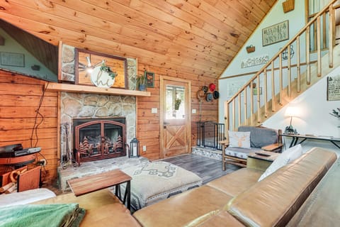 5 Mi to Helen: Hideaway w/ Deck & Grill! House in White County