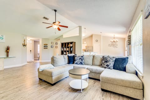 6 Mi to Navarre Beach: Dog-Friendly Home w/ Yard House in Alabama