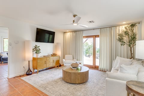 Lake Lawtonka View: Mountaintop Medicine Park Home House in Medicine Park