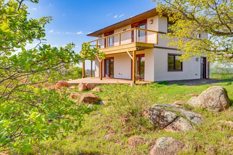 Lake Lawtonka View: Mountaintop Medicine Park Home House in Medicine Park