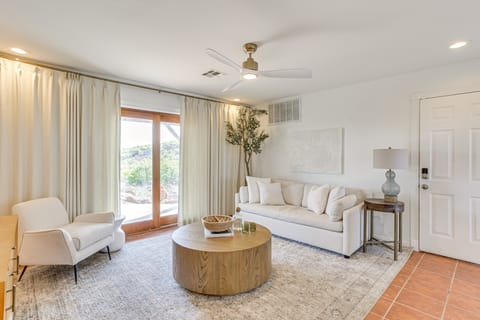 Lake Lawtonka View: Mountaintop Medicine Park Home House in Medicine Park