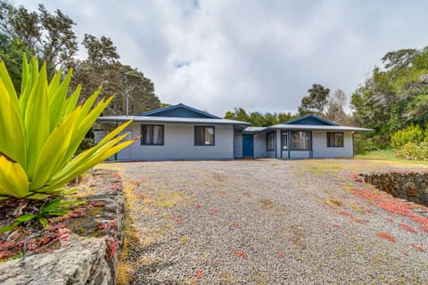 2 Mi to Hawaii Volcanoes Nat'l Park: Tranquil Home House in Volcano