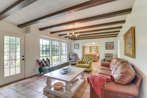 2 Mi to Dtwn: Spacious Angleton Home w/ Courtyard! House in Alvin