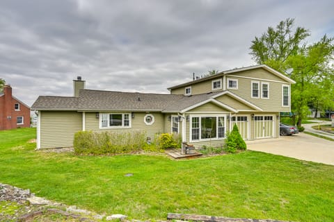 Scenic Views: Spacious Webster Lake House! House in Indiana