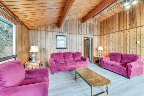 Lake-View Cabin w/ Furnished Deck in Hadley! House in Great Sacandaga Lake