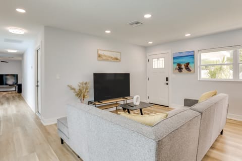 3 Mi to Beach: Modern Retreat in Largo! House in Largo