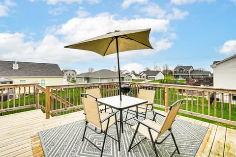 Spacious & Modern Home w/ Deck in Oregon! House in Wisconsin