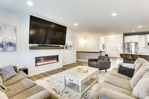 Spacious & Modern Home w/ Deck in Oregon! House in Wisconsin