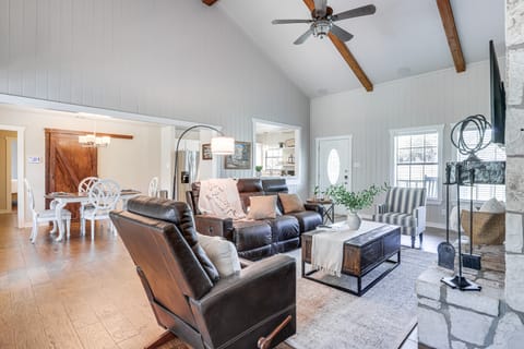 3 Mi to Boerne Lake: Getaway w/ Deck & Yard! House in Boerne