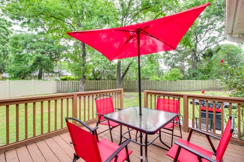 Deck & Yard: Savannah Area Retreat! House in Pooler
