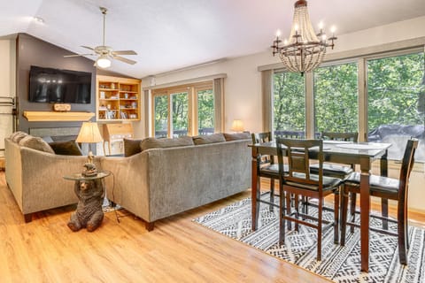 4 Mi to Massanutten Resort: Family Home w/ Views! House in Massanutten