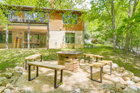 4 Mi to Massanutten Resort: Family Home w/ Views! House in Massanutten