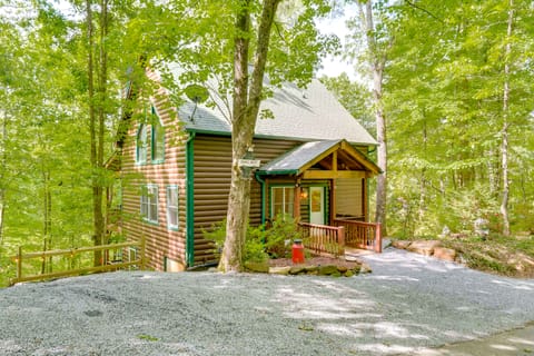 Game Room & 3-Story Deck at Lake Hiwassee Hideaway House in Tennessee
