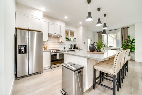 4 Mi to Dtwn: Modern Tacoma Home w/ Spacious Yard House in Tacoma