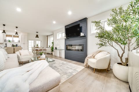 4 Mi to Dtwn: Modern Tacoma Home w/ Spacious Yard House in Tacoma