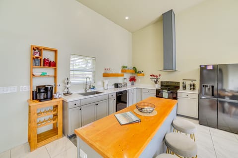 Lake Taneycomo Views: Family-Friendly Cabin! House in Forsyth