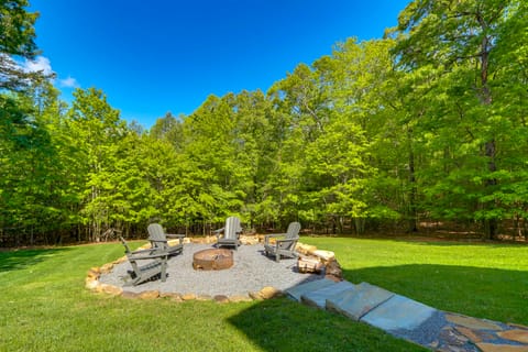Family Friendly: Hot Tub Haven in Mineral Bluff! House in Tennessee