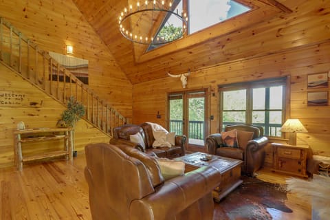 Family Friendly: Hot Tub Haven in Mineral Bluff! House in Tennessee