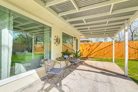 6 Mi to Clear Lake: Family Home w/ Patio & Yard House in League City