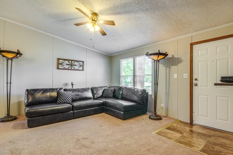 4 Mi to Bennett Spring SP: Dog-Friendly Home! House in Ozark Mountains