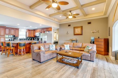 Fish, Swim & More: Lakefront Retreat in Ocklawaha! House in Florida