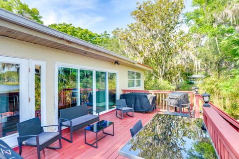 Fish, Swim & More: Lakefront Retreat in Ocklawaha! House in Florida