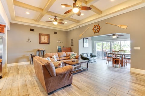 Fish, Swim & More: Lakefront Retreat in Ocklawaha! House in Florida