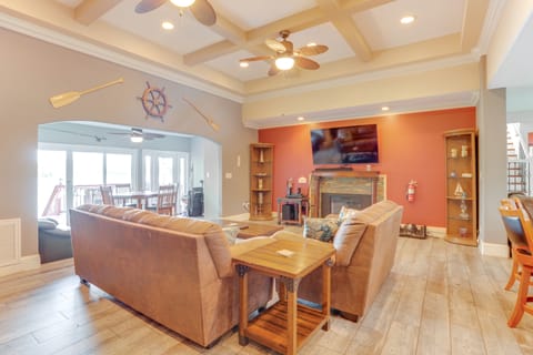 Fish, Swim & More: Lakefront Retreat in Ocklawaha! House in Florida