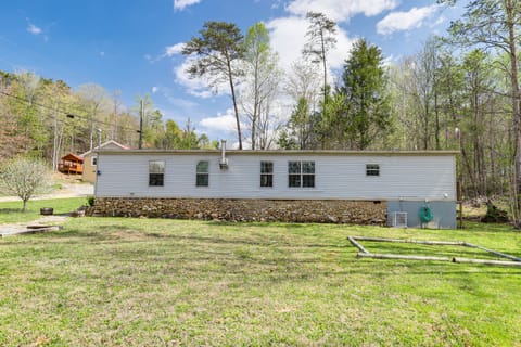 Hot Tub & Fire Pit: Getaway in Sevierville! House in Sevier County