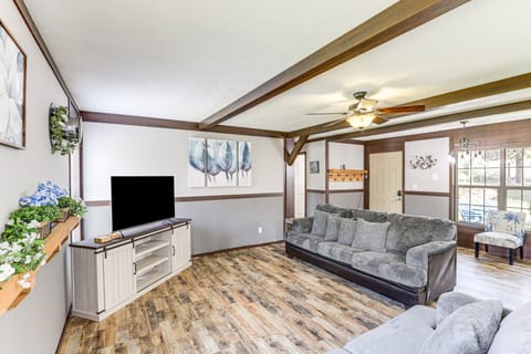 Hot Tub & Fire Pit: Getaway in Sevierville! House in Sevier County