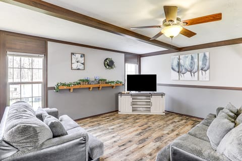 Hot Tub & Fire Pit: Getaway in Sevierville! House in Sevier County