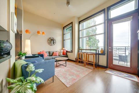 1 Mi to Dtwn Seattle: Condo w/ Garage Parking Apartment in Lake Union