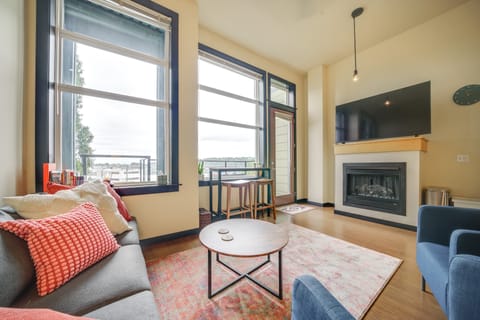 1 Mi to Dtwn Seattle: Condo w/ Garage Parking Apartment in Lake Union