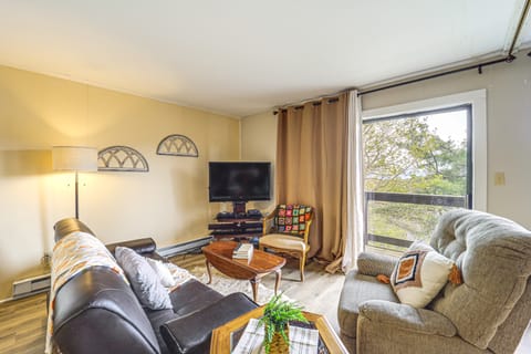 Studio, Stunning Beech Mtn Views: 1/2 Mi to Trails Apartment in Beech Mountain