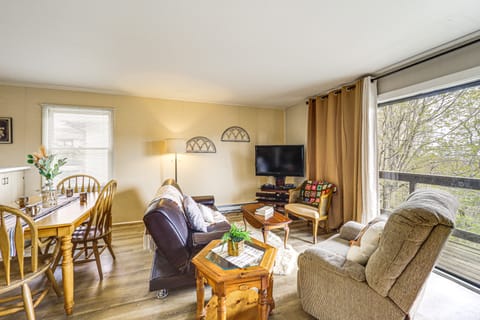 Studio, Stunning Beech Mtn Views: 1/2 Mi to Trails Apartment in Beech Mountain