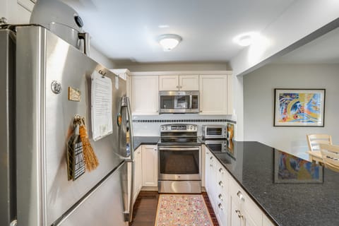 Ski, Hike & More: Year-Round Gem in Windham Apartment in Windham