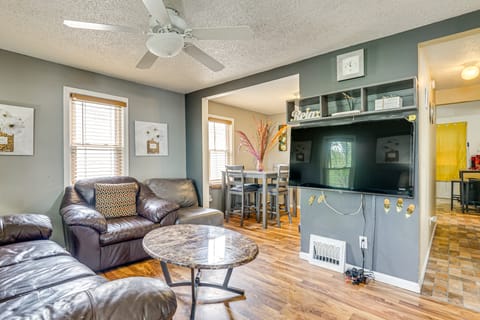 3 Mi to Dtwn Fort Wayne: Home w/ Deck & Yard! House in Fort Wayne