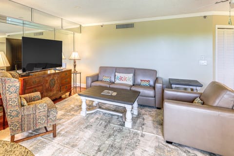 1/2 Mi to Jupiter Beach: Penthouse Condo w/ Views Apartment in Jupiter