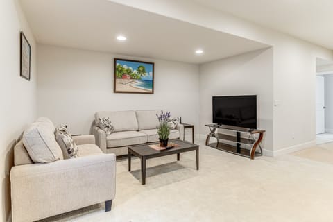 12 Mi to Hospitals: Modern Apartment in Aurora! Apartment in Aurora