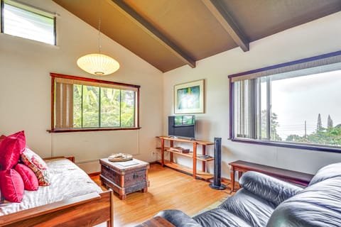 2 Mi to Beach & Kona Coffee: Big Island Escape! House in Holualoa