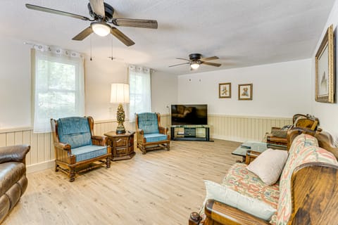 9 Mi to Dtwn Murphy: Secluded Tri-State Stay! House in Tennessee