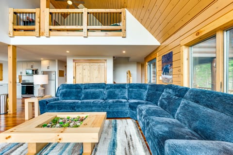 Mtn-View Deck: Scenic Conway Log Cabin! House in Madison